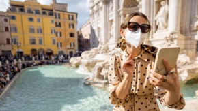 Italien Maske Rom tourist Foto iStock Ross Helen
